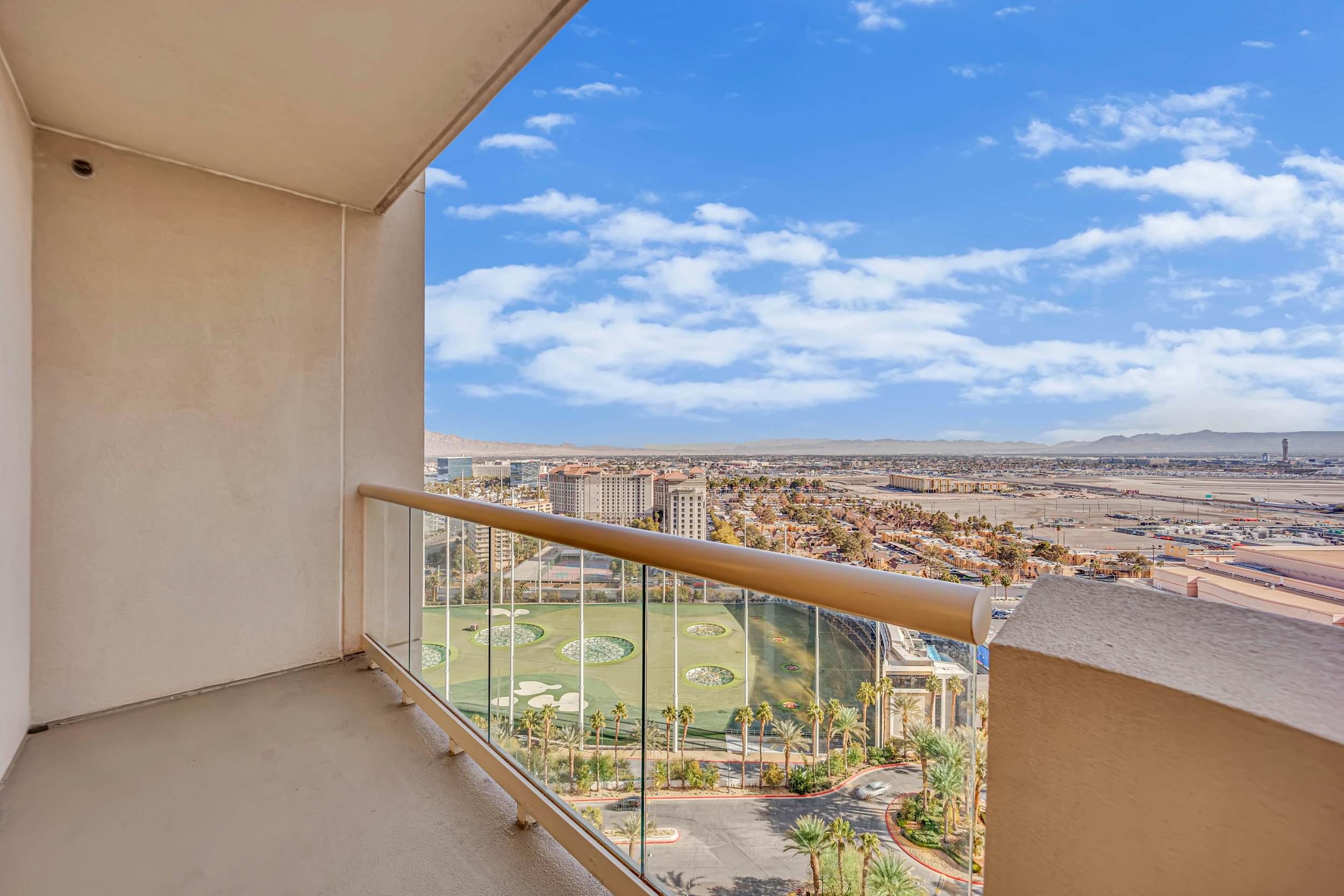 Kintsugi Retreat-Condo-Balcony-StripView