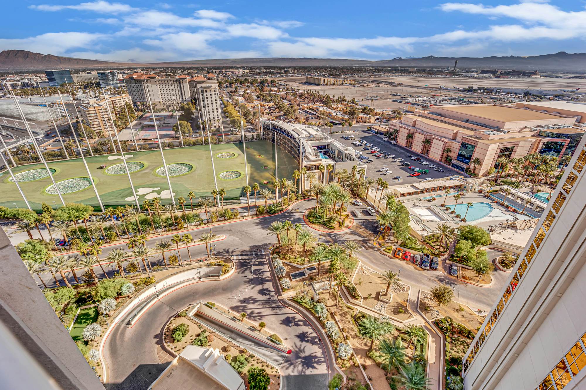 Kintsugi Retreat-Condo-Balcony-StripView