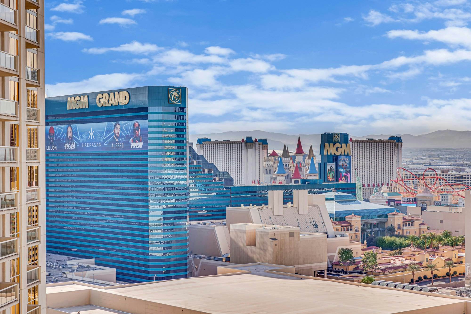 Kintsugi Retreat-Condo-Balcony-StripView