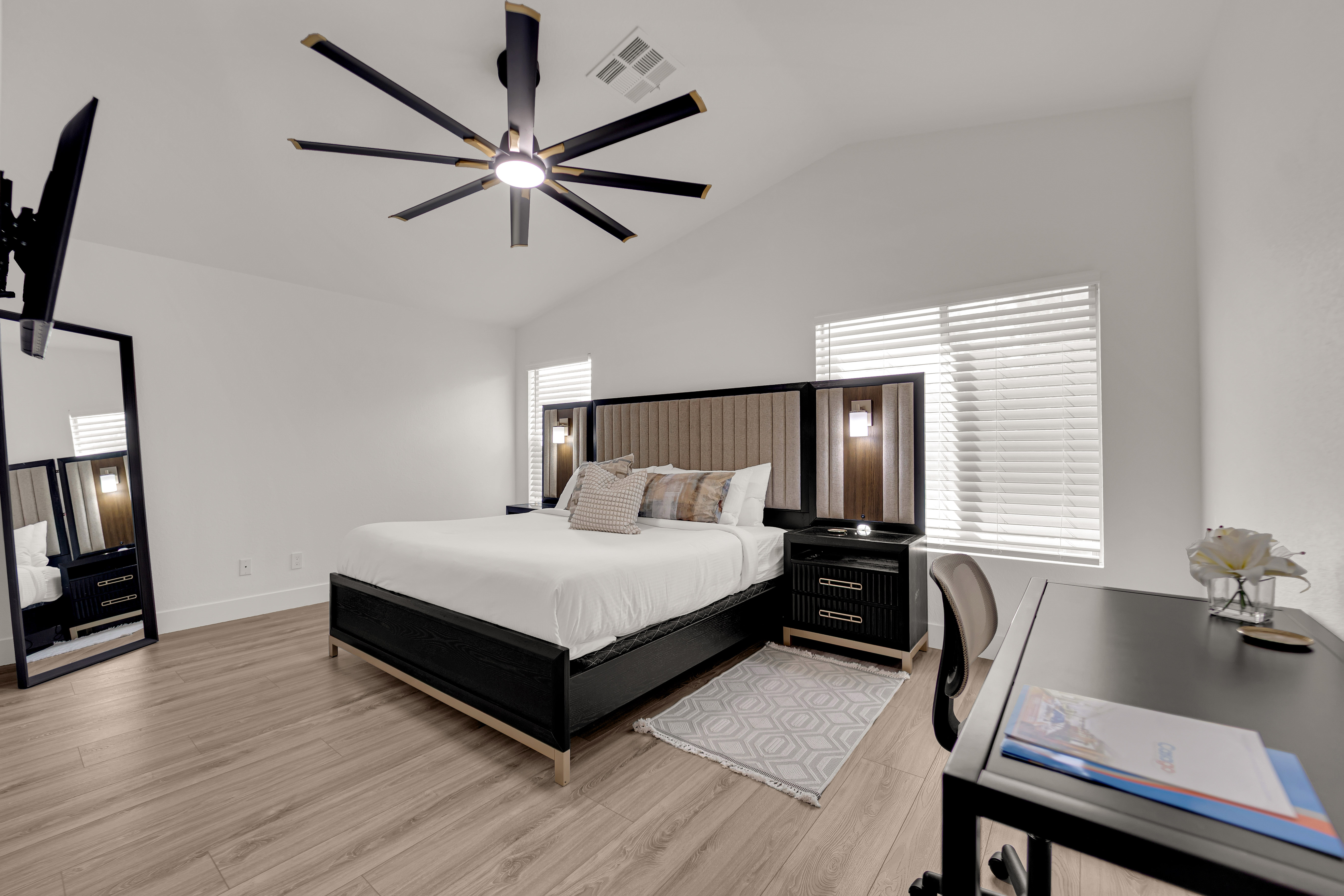 Heart of Henderson - Your ideal extended stay