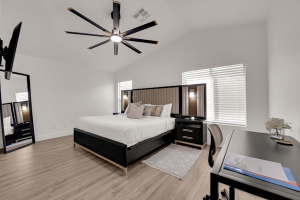 Heart of Henderson - Your ideal extended stay