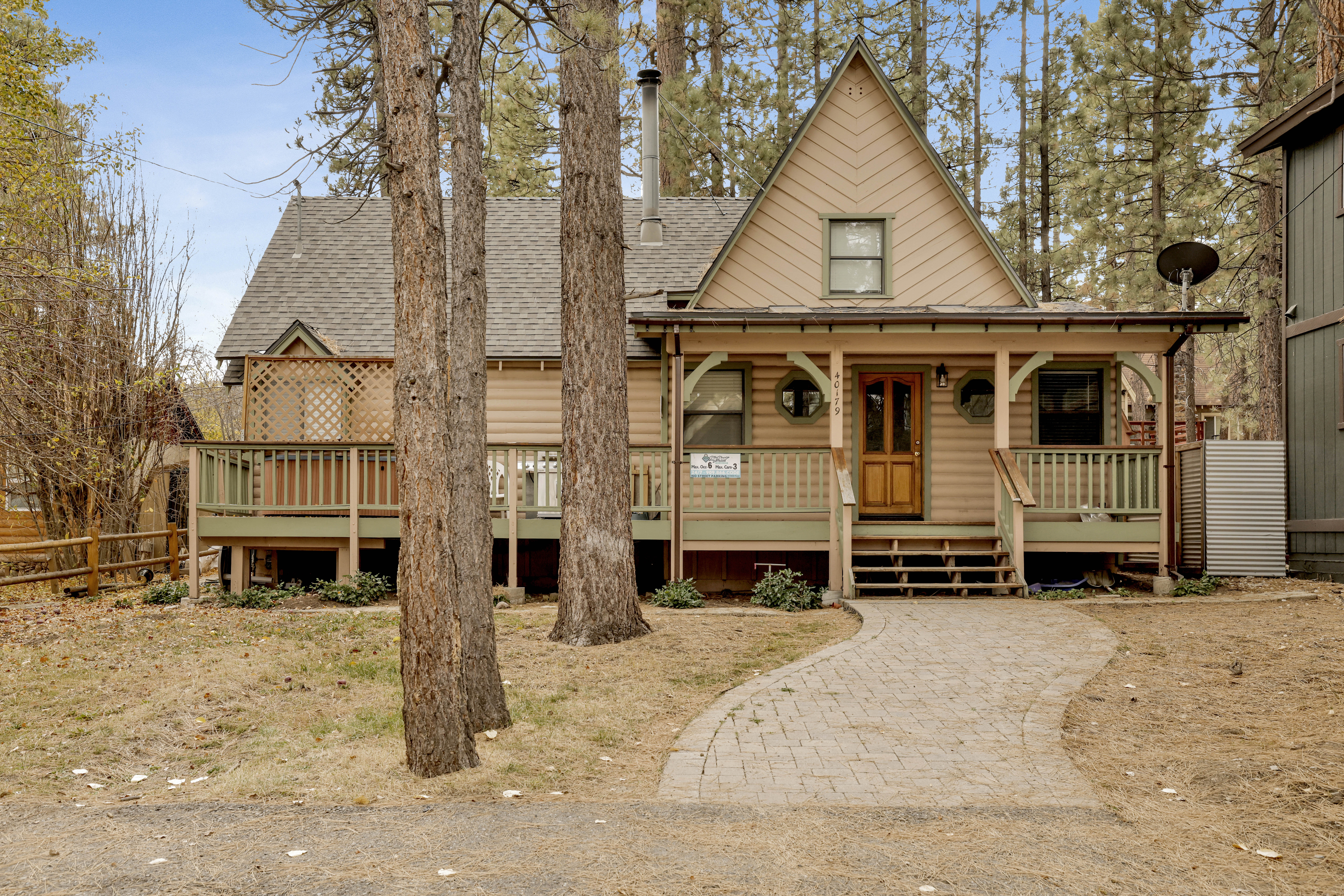 Kelley's Kabin Downtown Retreat w/ Hot Tub