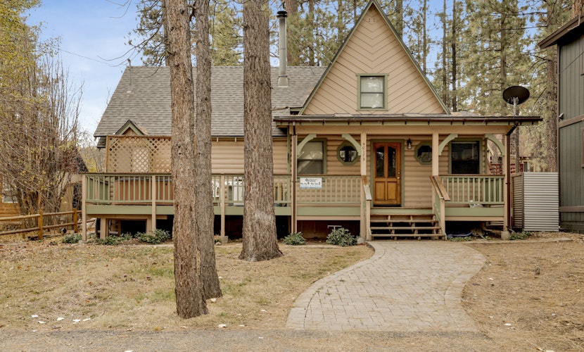 Kelley's Kabin Downtown Retreat w/ Hot Tub