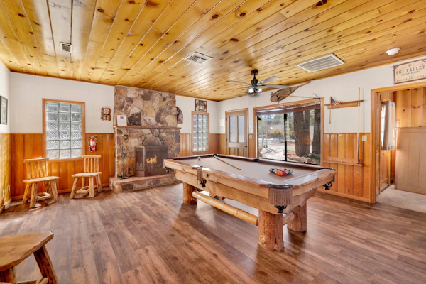 Lakeshore Cabin at Big Bear Lake | Hot Tub | Pool Table | Boat Dock