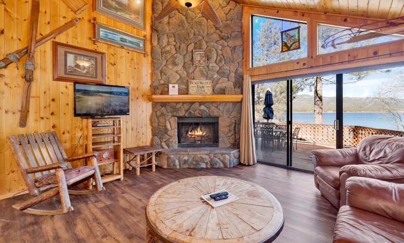 Lakeshore Cabin at Big Bear Lake | Hot Tub | Pool Table | Boat Dock