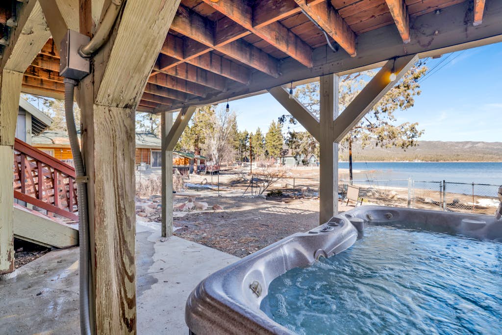Lakeshore Cabin at Big Bear Lake | Hot Tub | Pool Table | Boat Dock