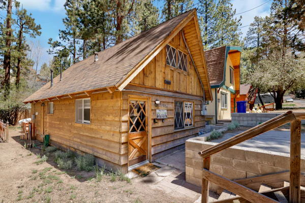 Dusk to Dawn Moonridge Cottage w/ Hot Tub