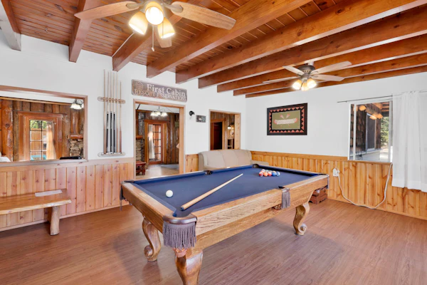 Lodge House Vintage Cabin - Pool Table - Walk to Lake - Summertime Pool