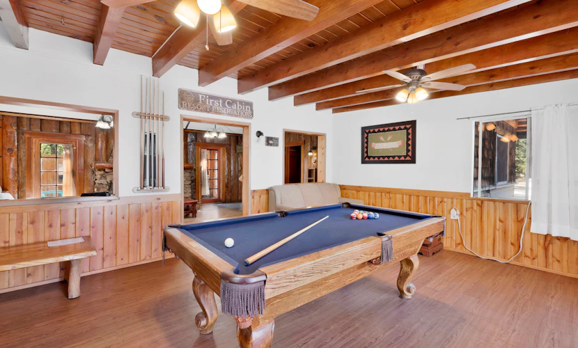 Lodge House Vintage Cabin - Pool Table - Walk to Lake - Summertime Pool