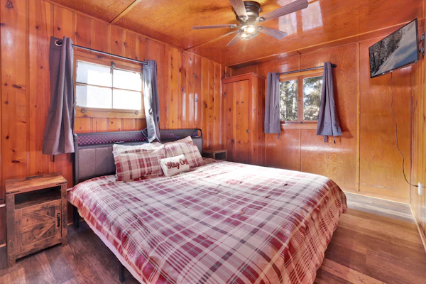 Little Pines Couples Lakeside Cottage at Big Bear Lake