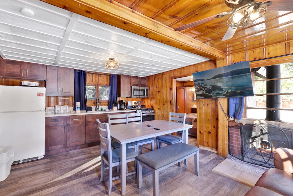 Lakeview Family Cabin at Big Bear Lake Village