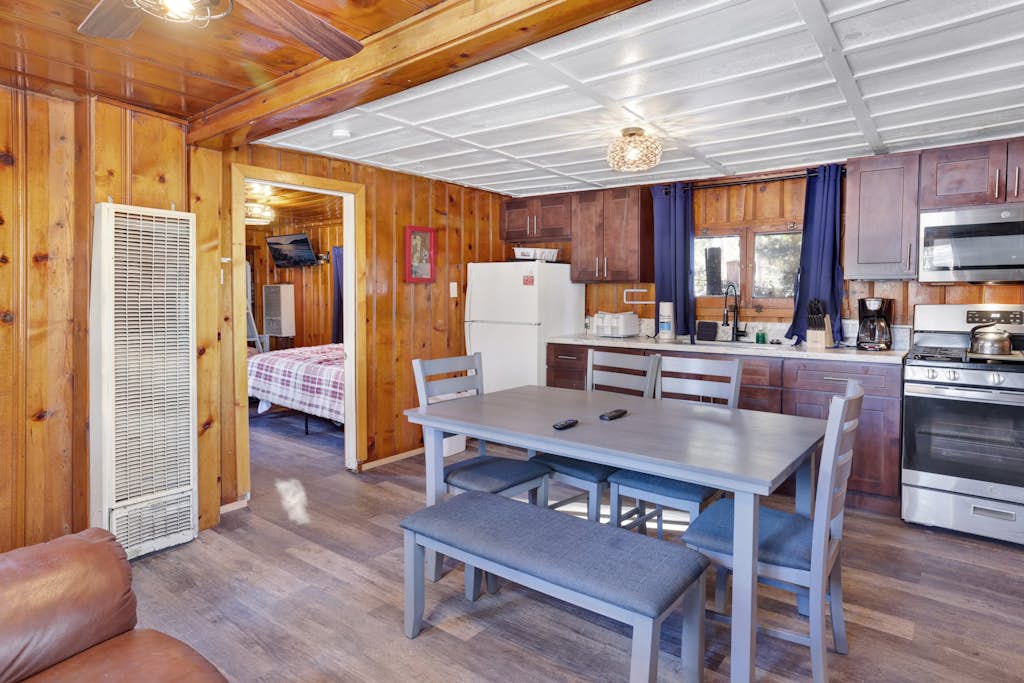 Lakeview Family Cabin at Big Bear Lake Village