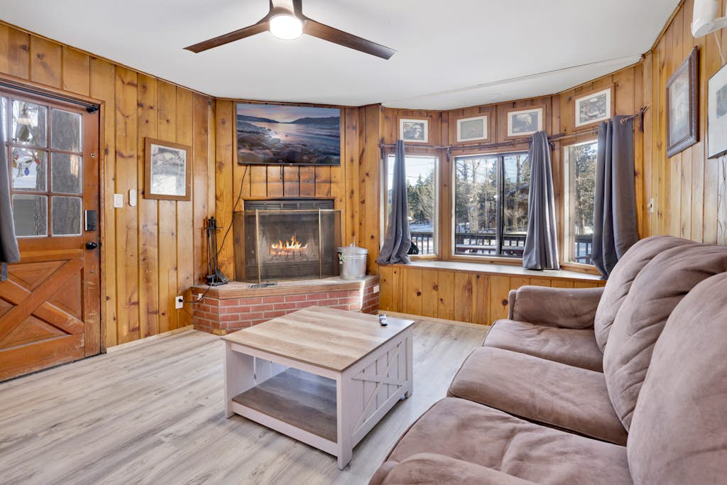 Lonepine Lakeview Family Cottage at Big Bear Lake