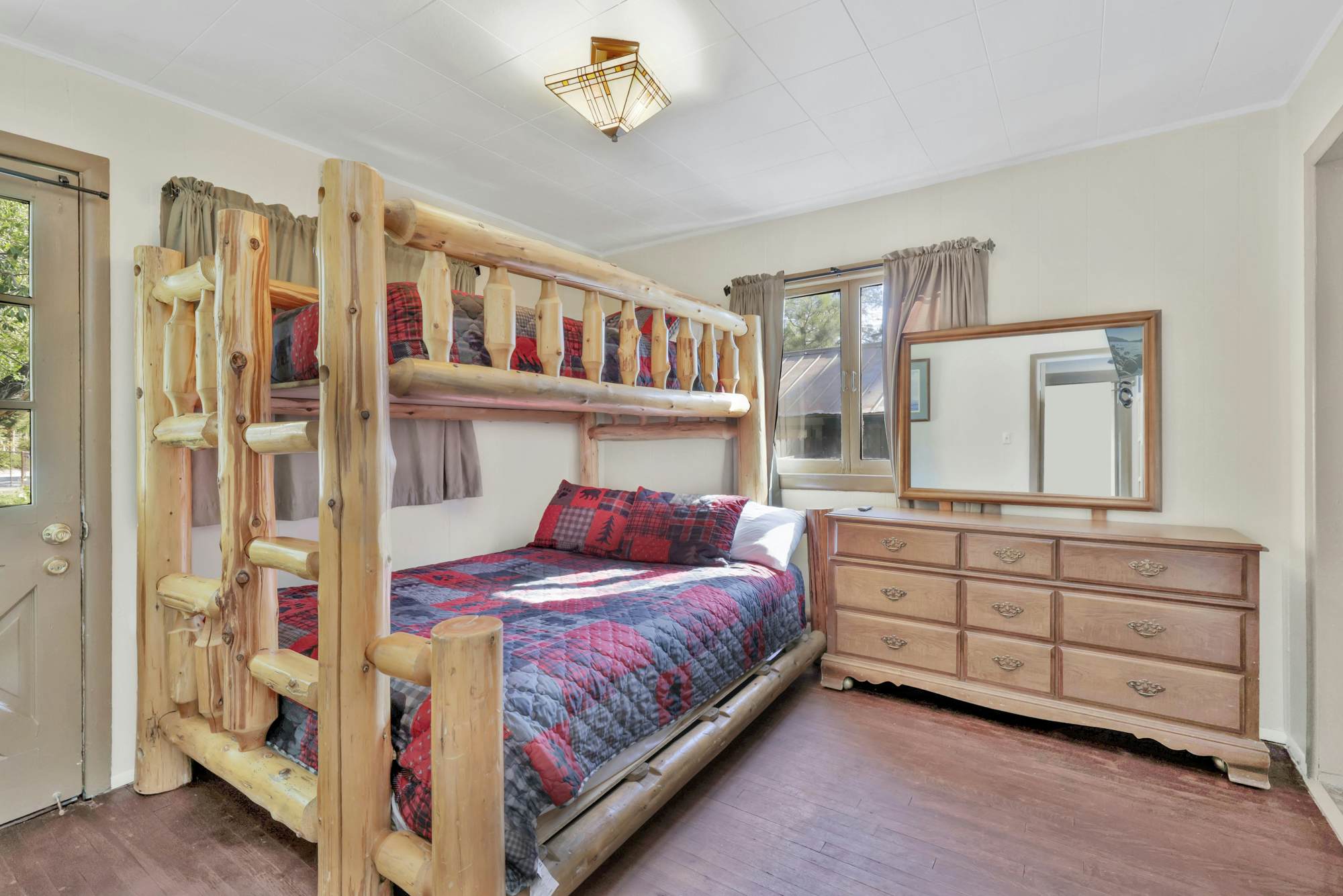 0451-Shore Acres Lodge Unit 100  Unit 105