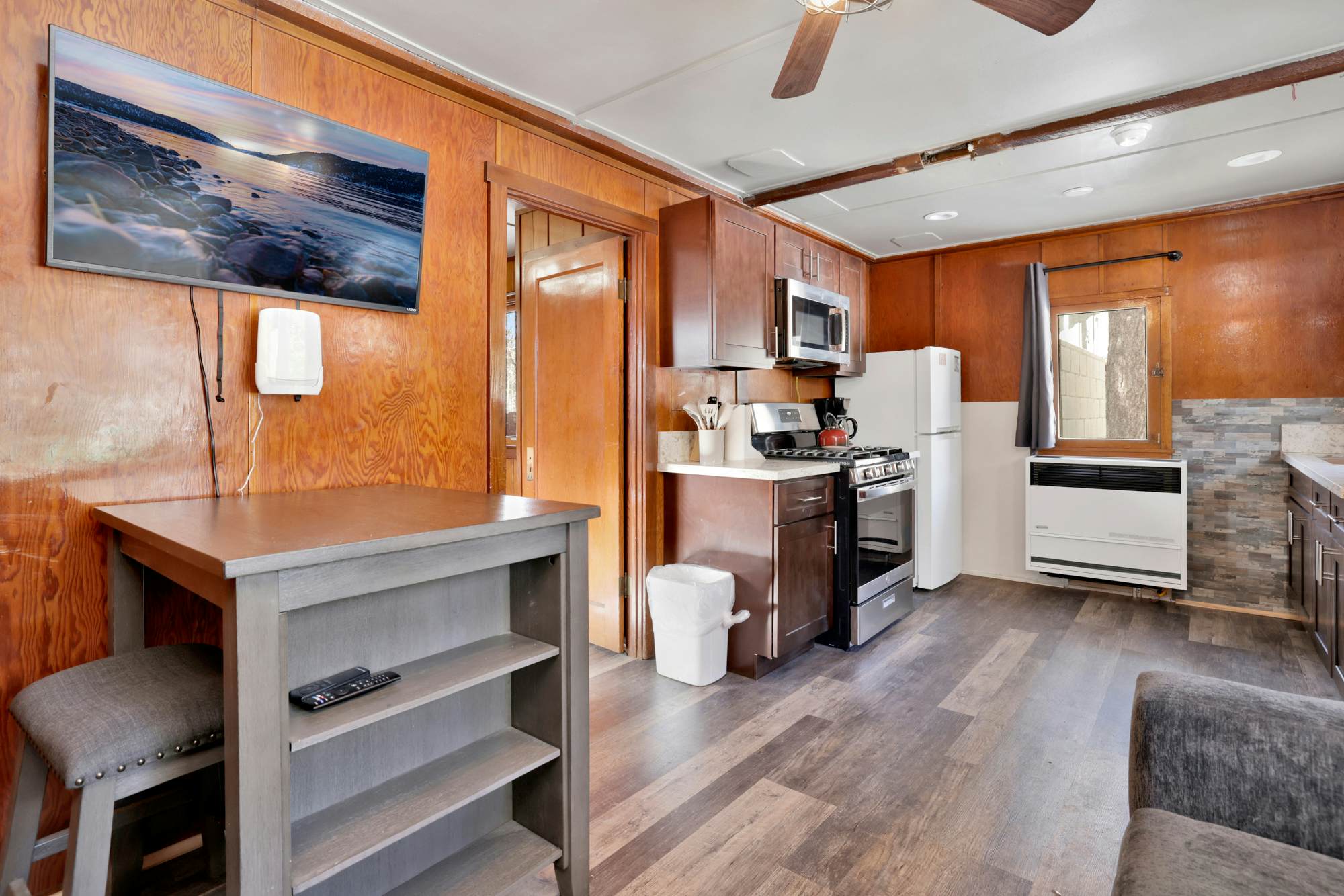 0451-Shore Acres Lodge Unit 100  Unit 105