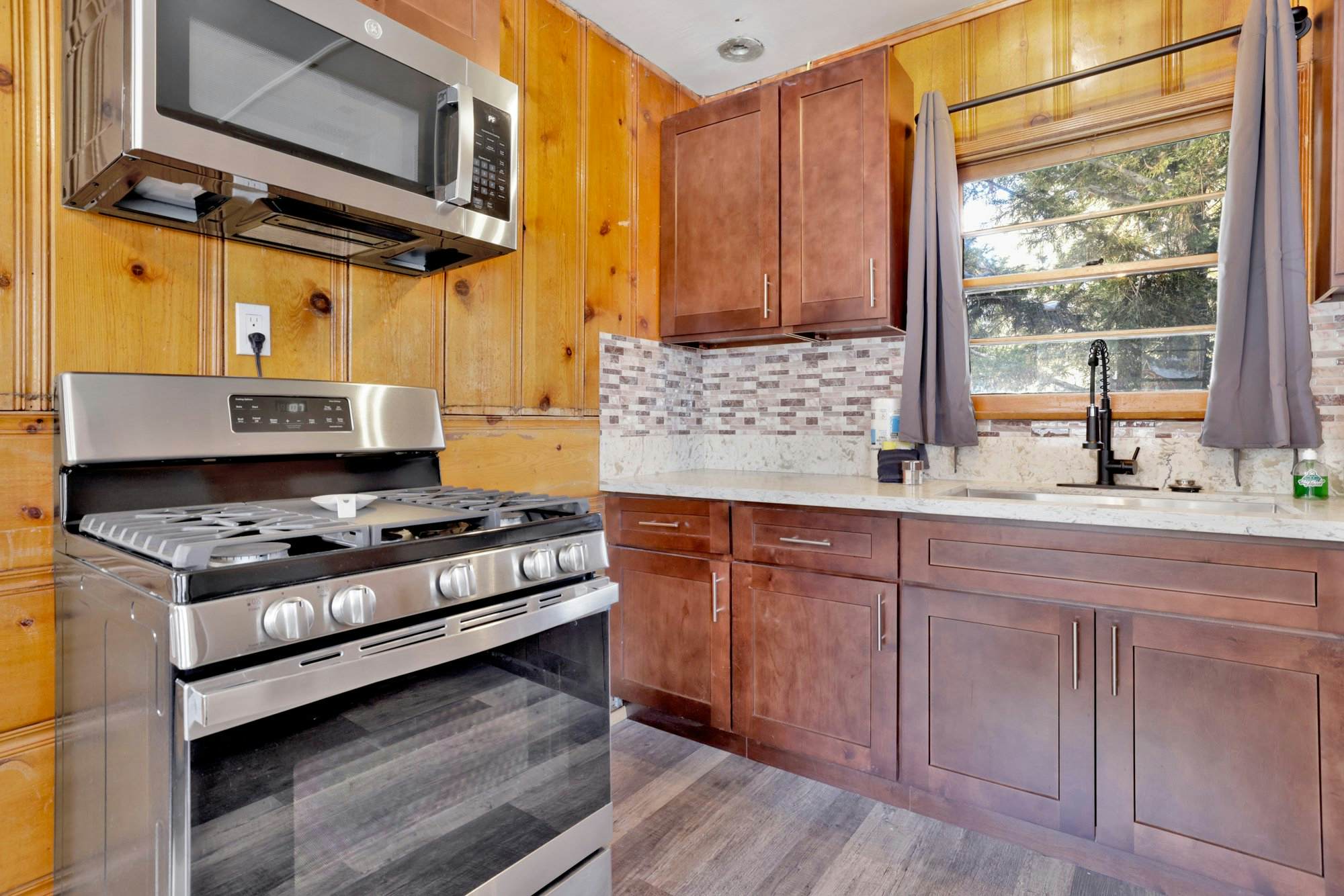 0451-Shore Acres Lodge Unit 100  Unit 105