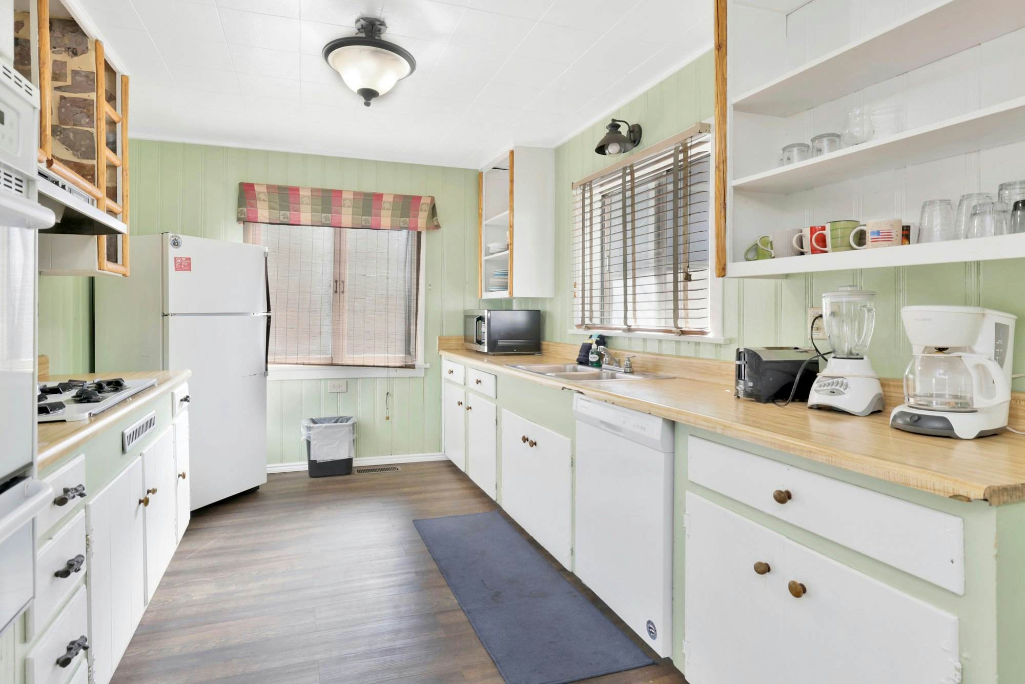 0452-Shore Acres Lodge Unit 100  to Unit 111