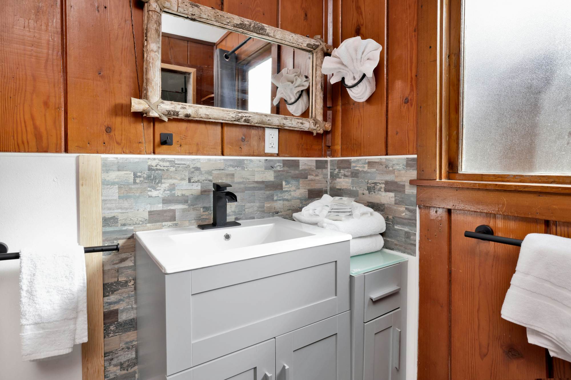 0452-Shore Acres Lodge Unit 100  to Unit 111