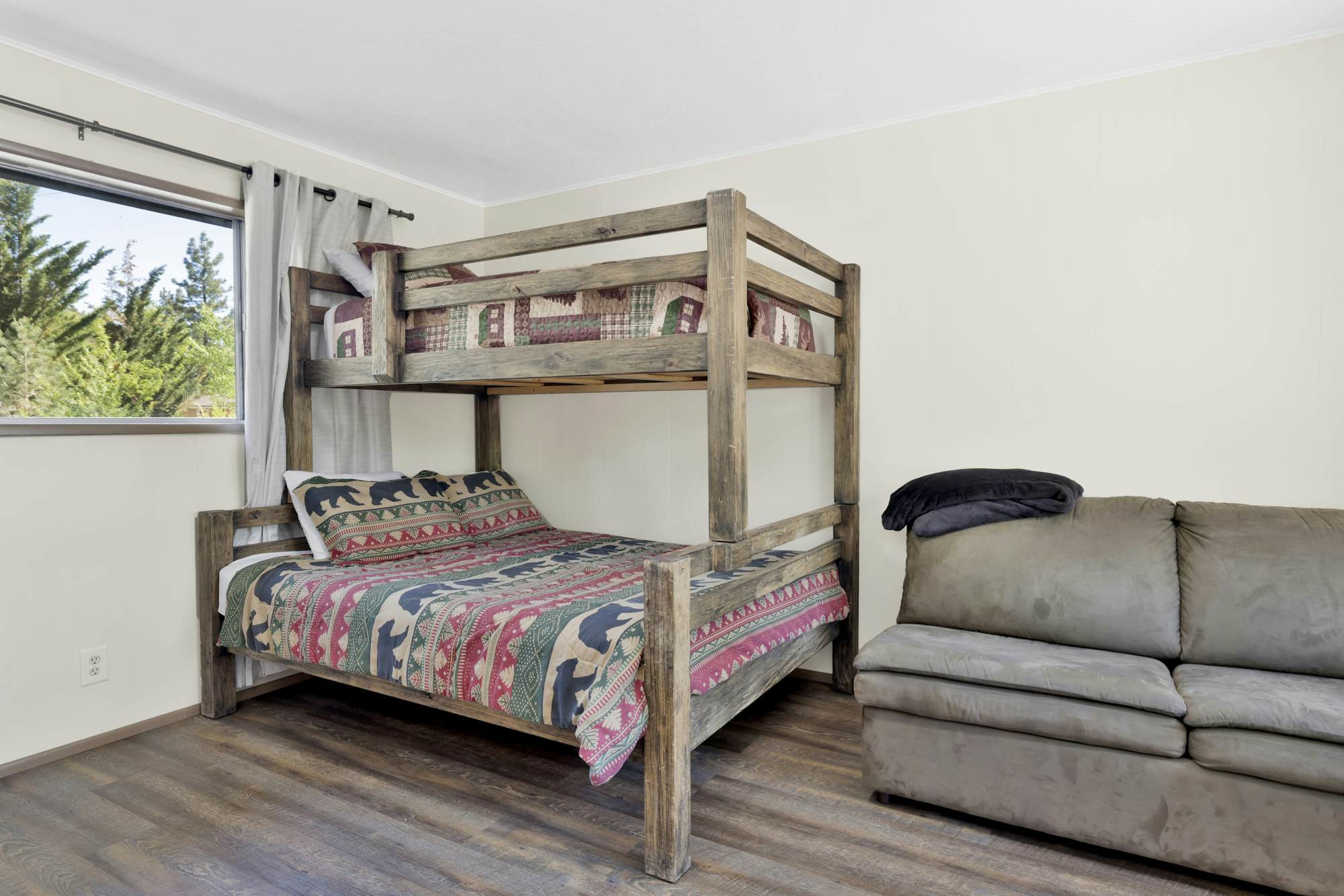 0452-Shore Acres Lodge Unit 100  to Unit 111