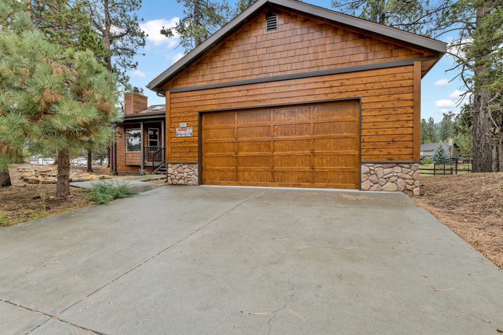 "Can't Bear to Leave" 3BR/2BA: Single-Level Luxury, Jetted Spa & Garage Access