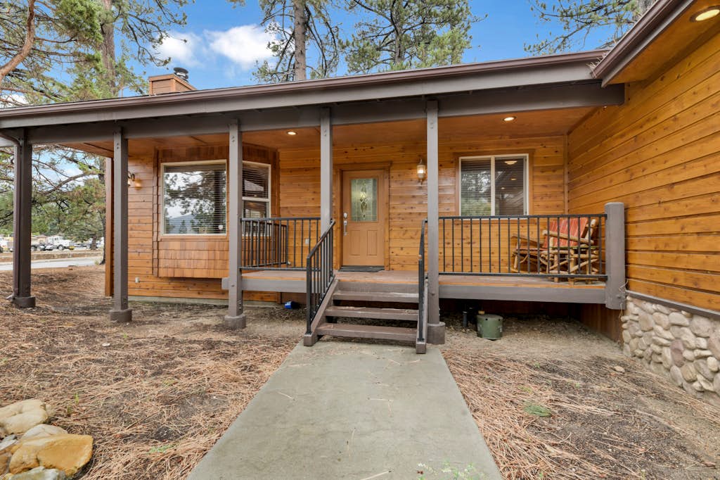 "Can't Bear to Leave" 3BR/2BA: Single-Level Luxury, Jetted Spa & Garage Access