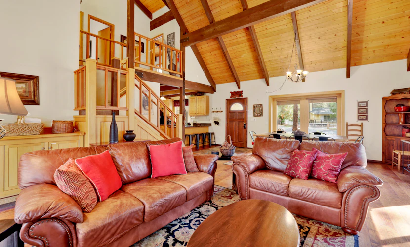 "All Season Alpine Retreat" 3BR/2BA: Private Steam Sauna, Hot Tub & Game Room