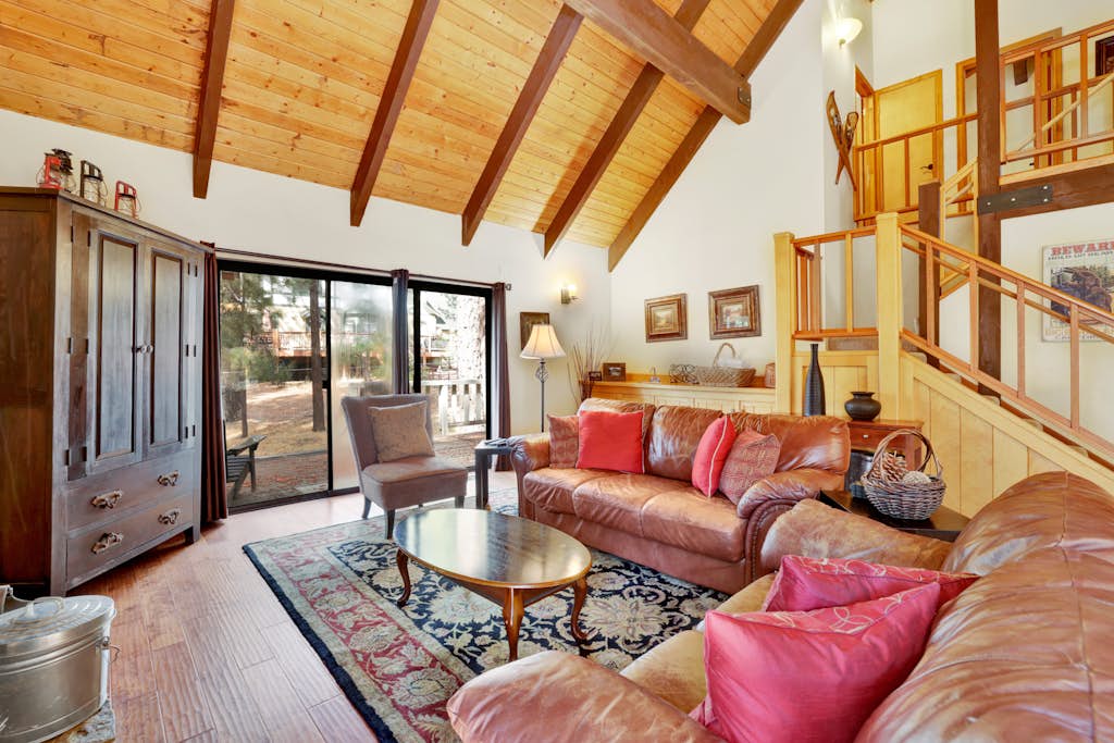 "All Season Alpine Retreat" 3BR/2BA: Private Steam Sauna, Hot Tub & Game Room