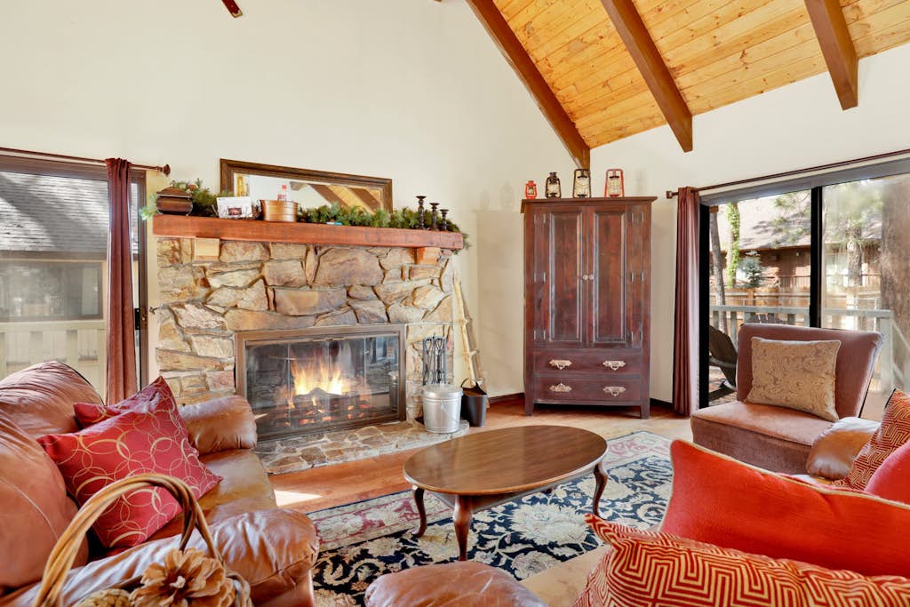 "All Season Alpine Retreat" 3BR/2BA: Private Steam Sauna, Hot Tub & Game Room