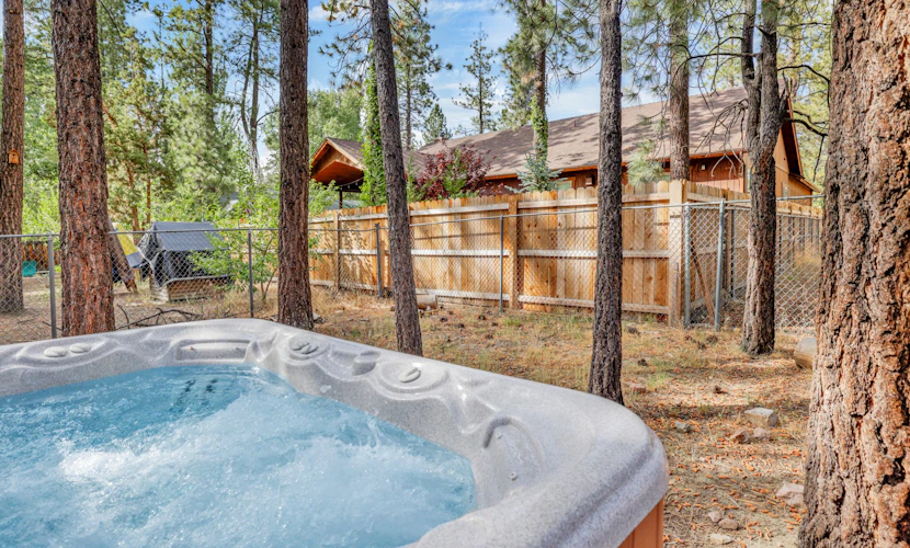 "All Season Alpine Retreat" 3BR/2BA: Private Steam Sauna, Hot Tub & Game Room