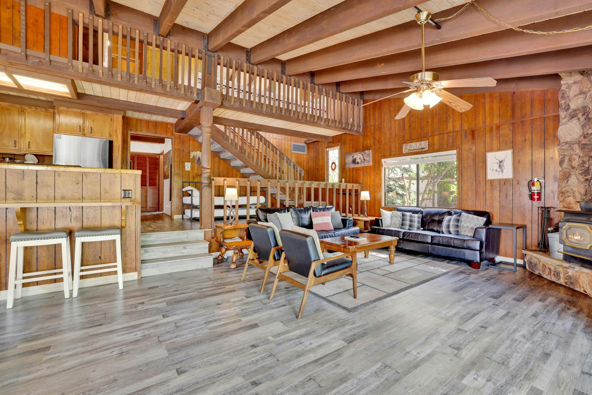 121-Lakeview Fishing House