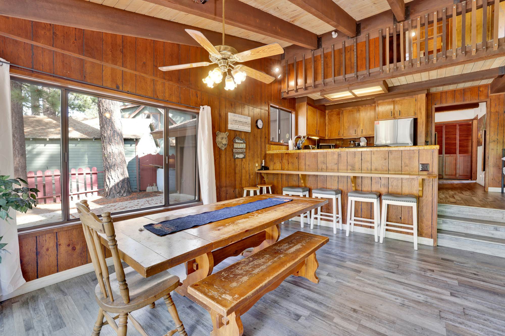 121-Lakeview Fishing House