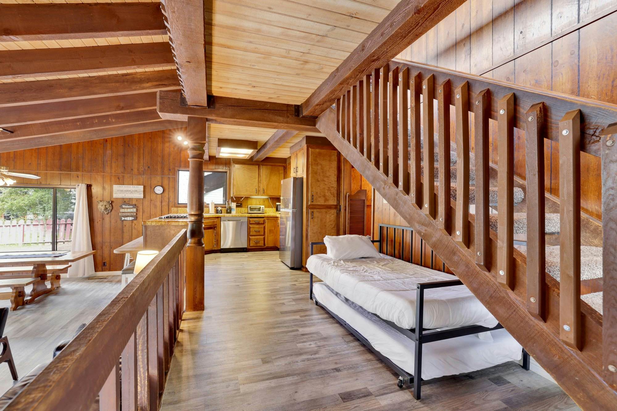 121-Lakeview Fishing House