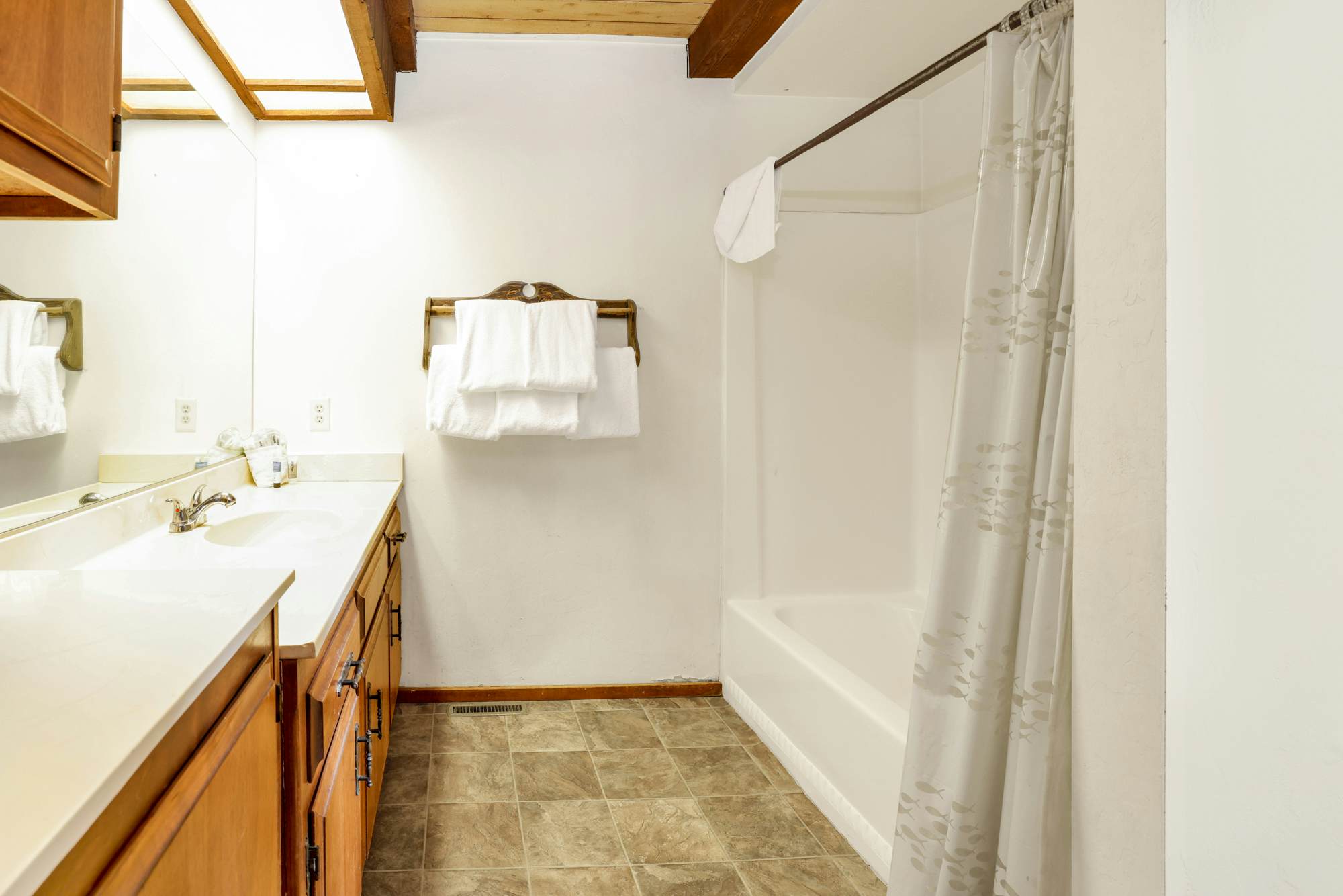 121-Lakeview Fishing House