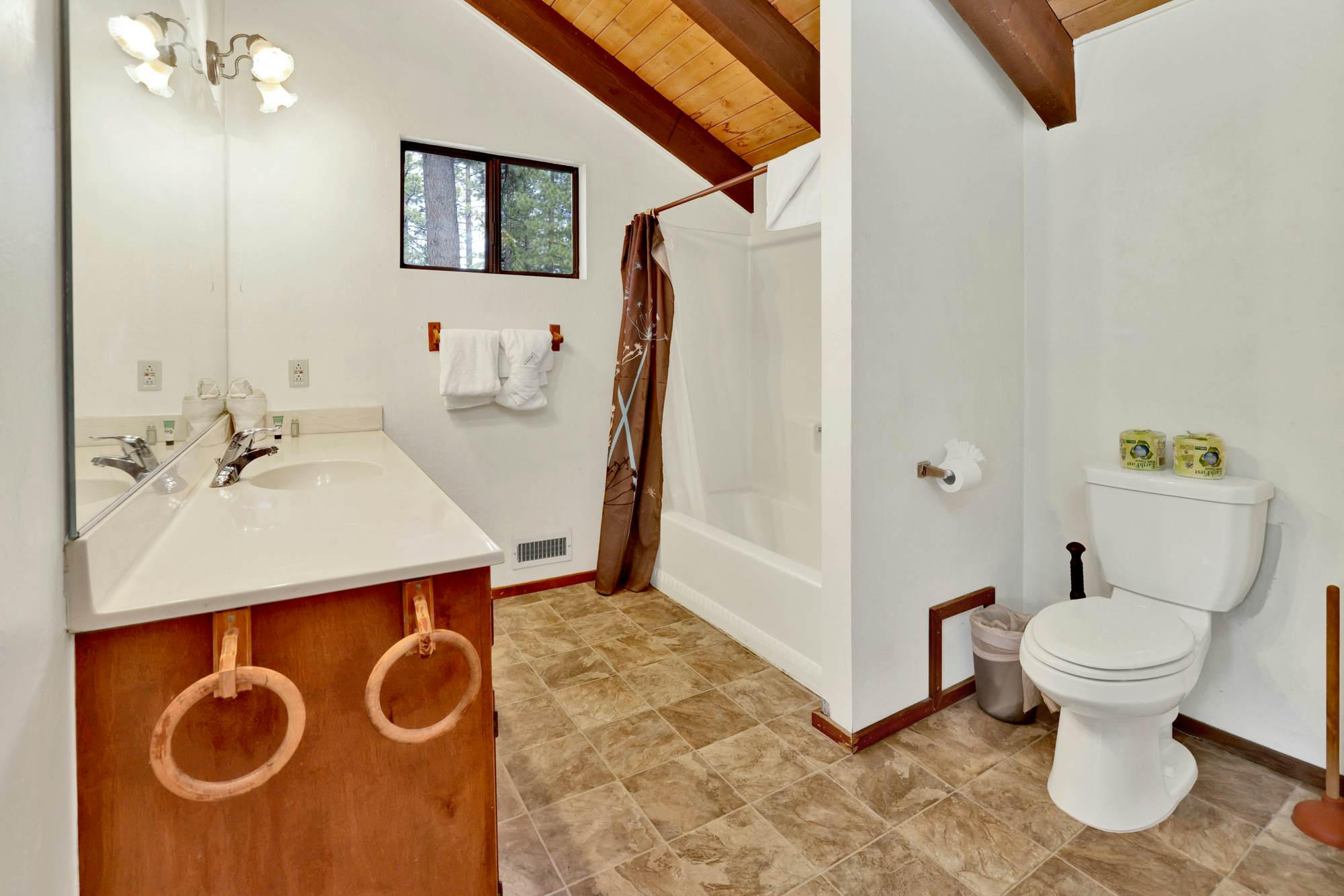 121-Lakeview Fishing House