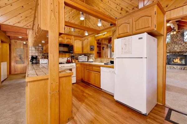 "Moose Creek Chalet" | Walk to Snow Summit! Hot Tub, Pool Table & 4-Car Parking