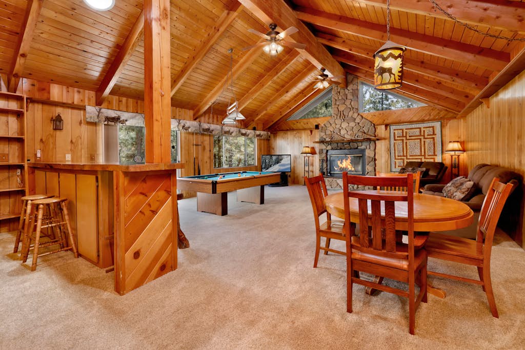 Moose Creek Ski Haus Chalet w/ Hot Tub + Pool Table