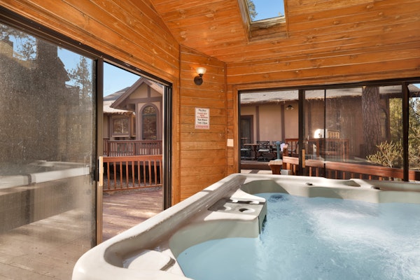 Four Happy Bears Estate- Hot Tub- Games- Ski Resort Location