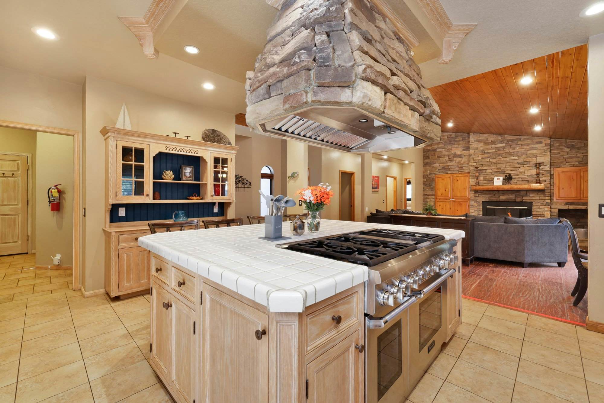 1277-Four Happy Bears Estate