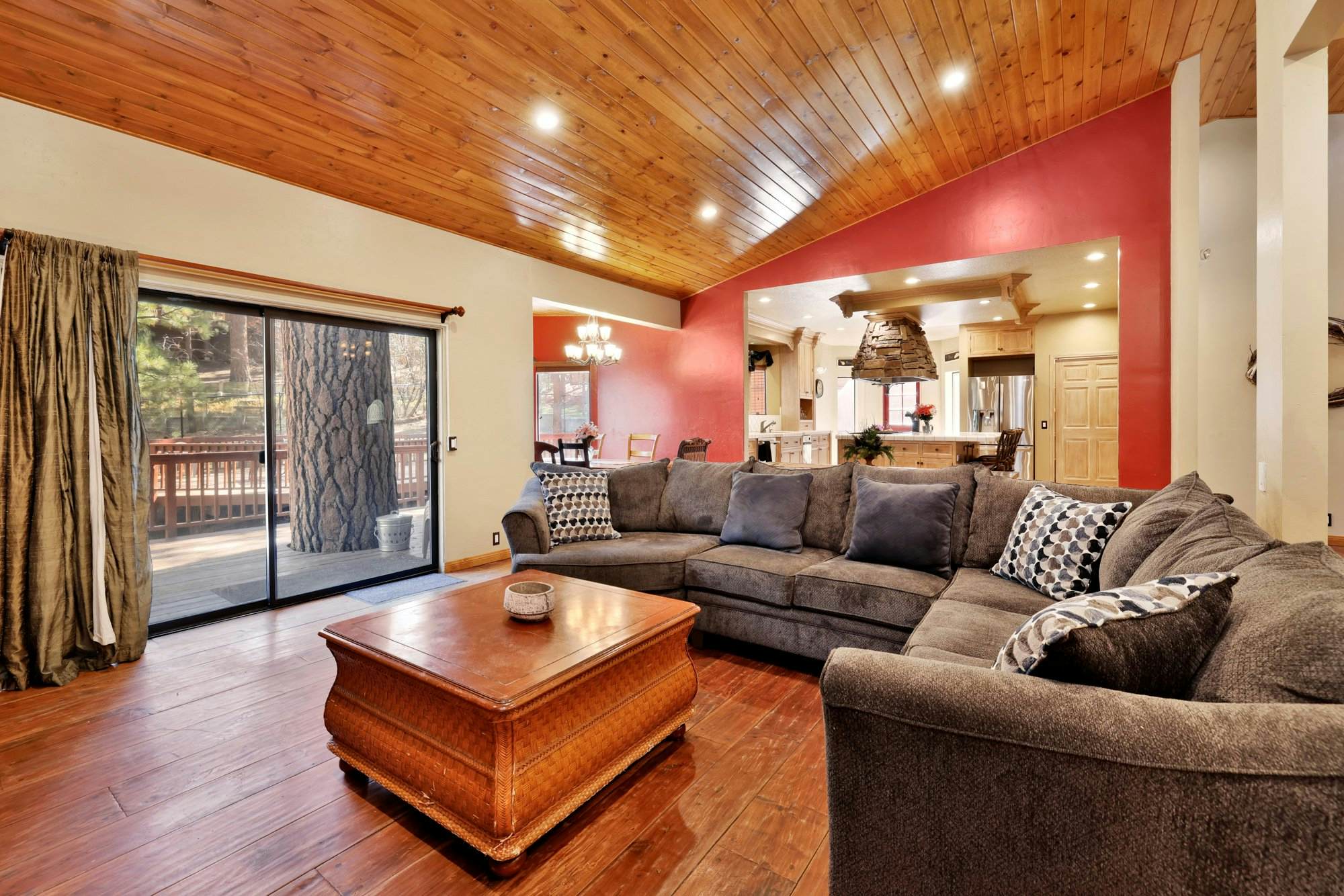 1277-Four Happy Bears Estate