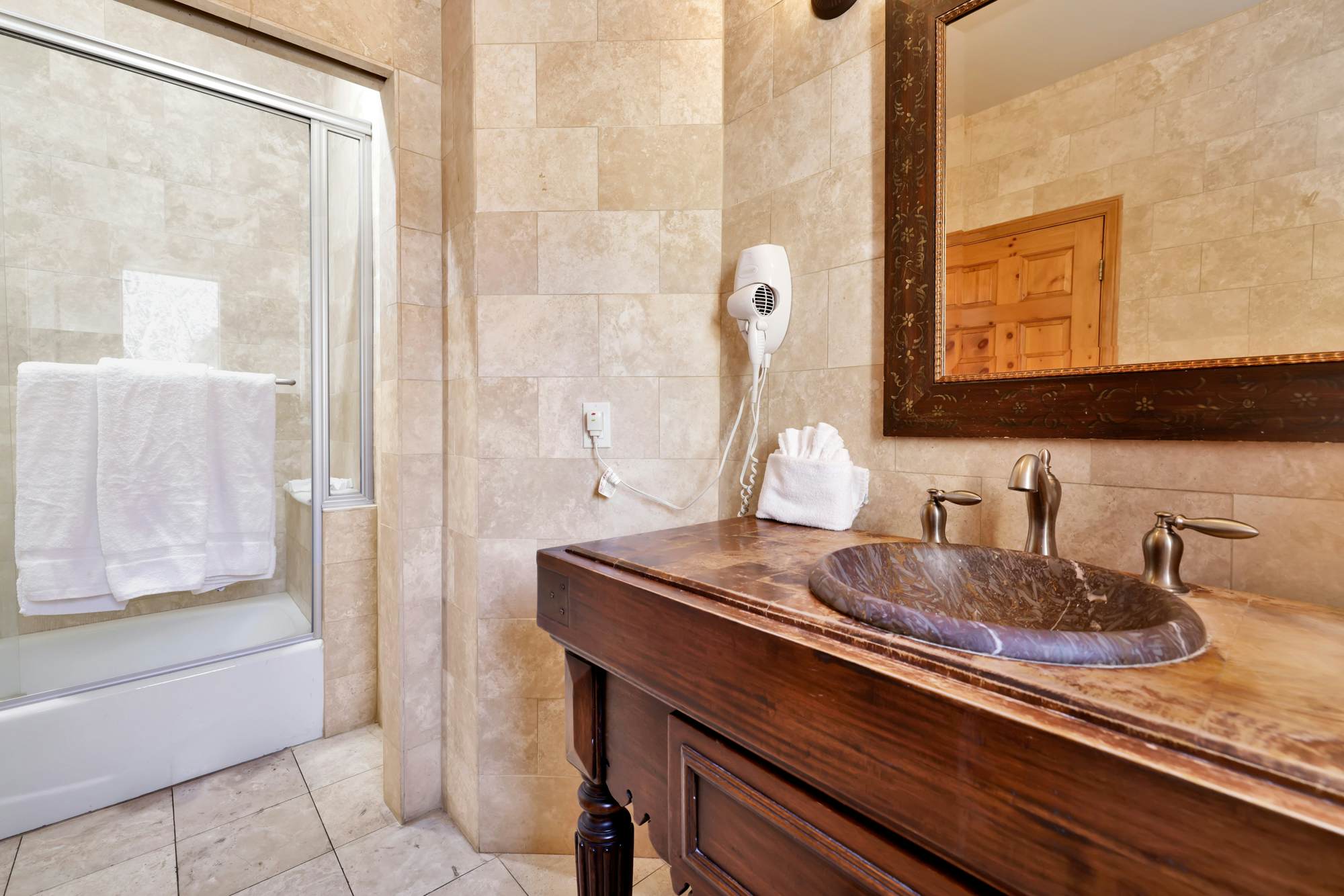 1277-Four Happy Bears Estate