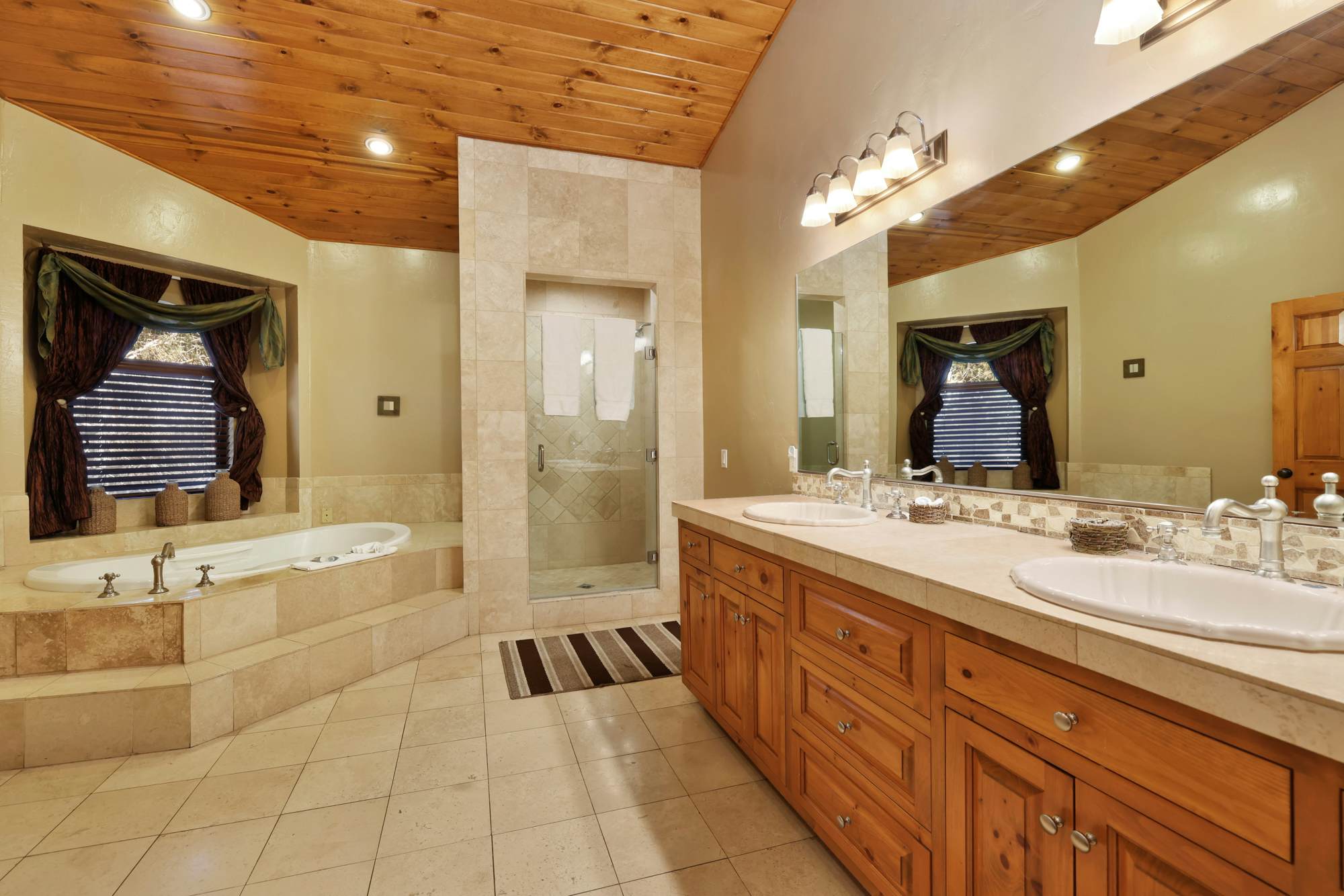 1277-Four Happy Bears Estate