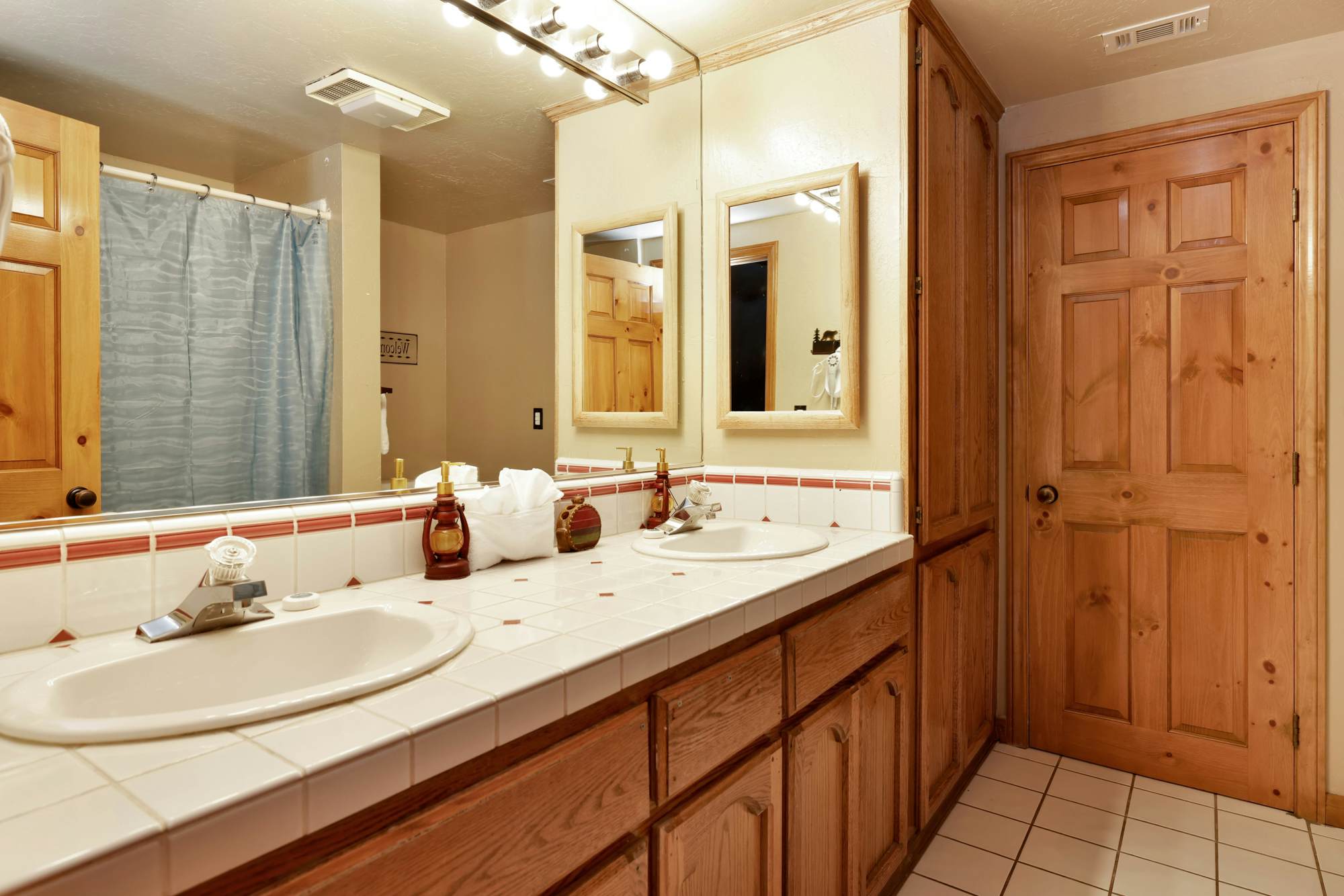 1277-Four Happy Bears Estate