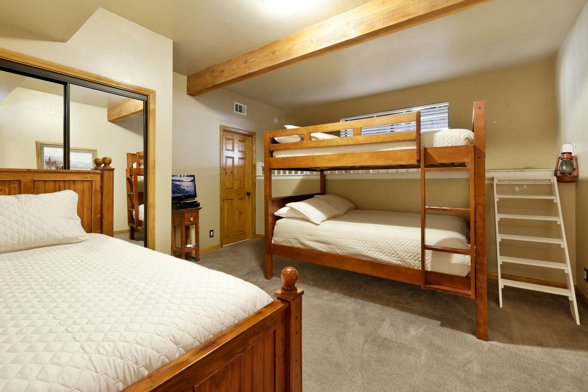 1277-Four Happy Bears Estate