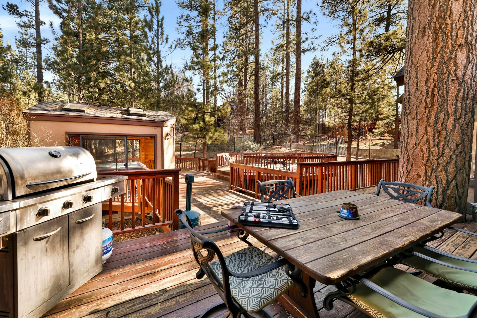 1277-Four Happy Bears Estate