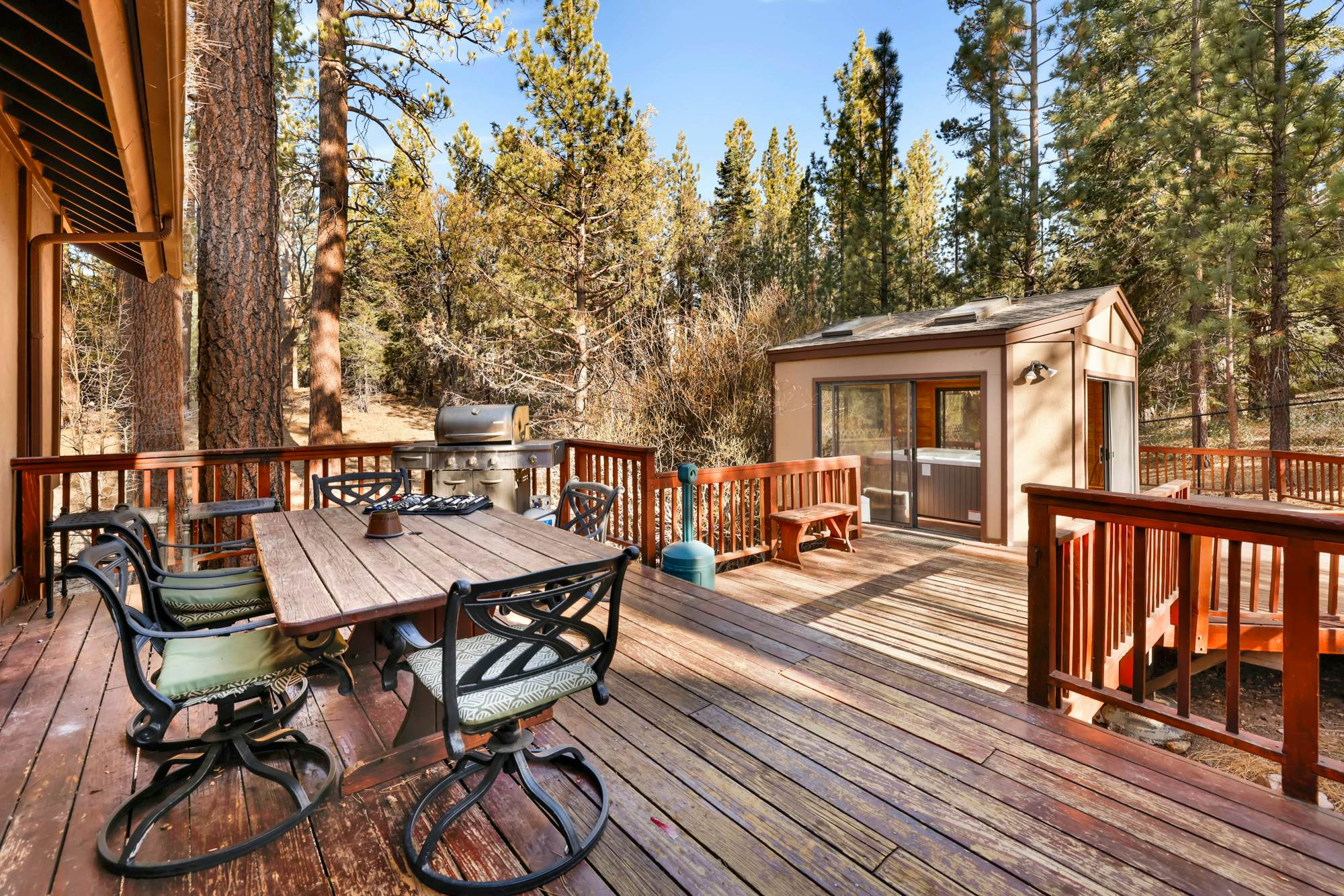 1277-Four Happy Bears Estate