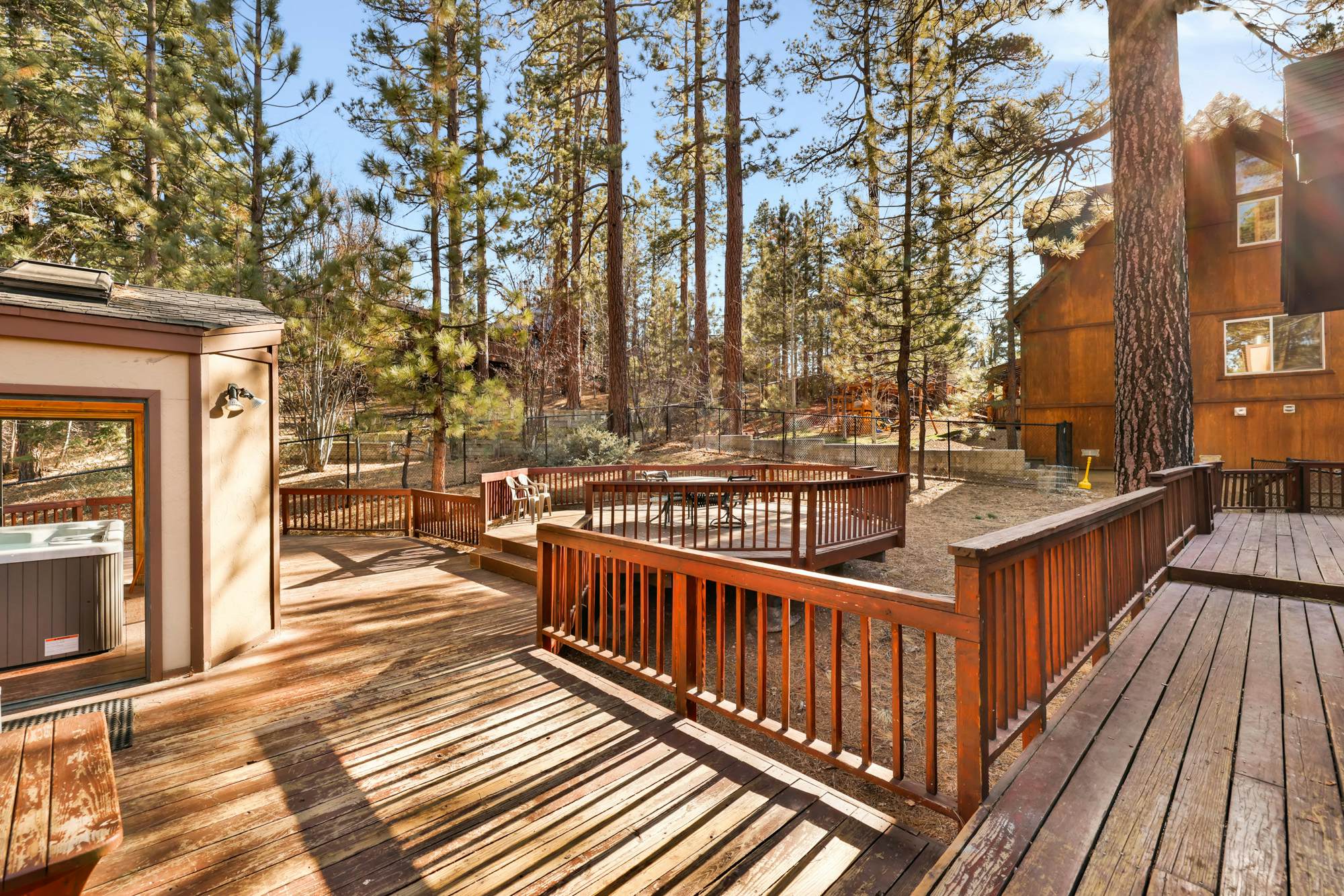 1277-Four Happy Bears Estate