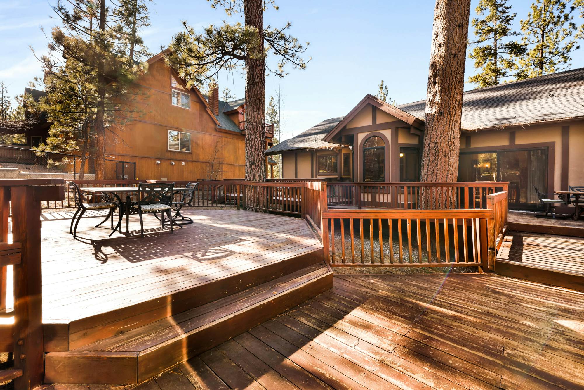 1277-Four Happy Bears Estate