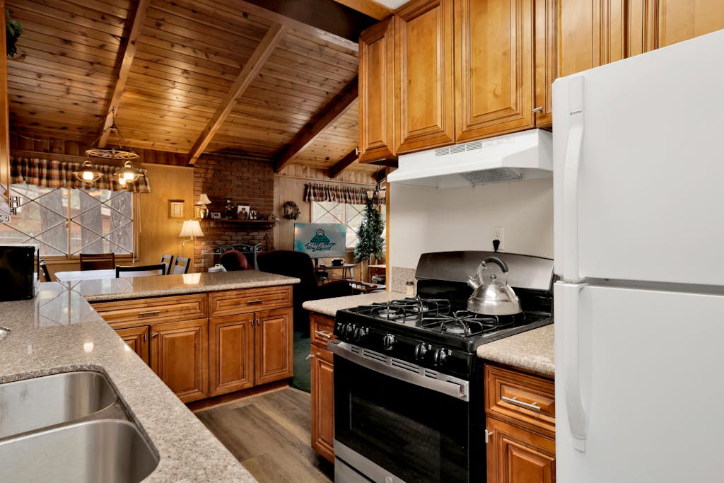 Single-Level Big Bear Cabin: Fenced Yard, Wood Fireplace, 3-Car Parking