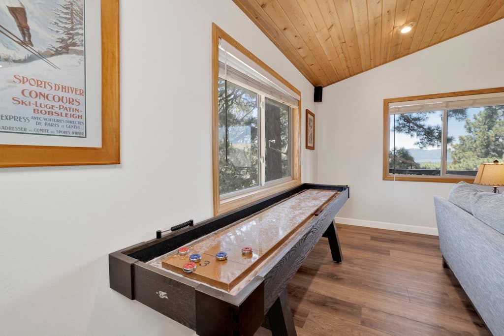 I Love View: 3BR/2BA Modern Cabin w/ Shuffleboard & Jetted Spa Tub