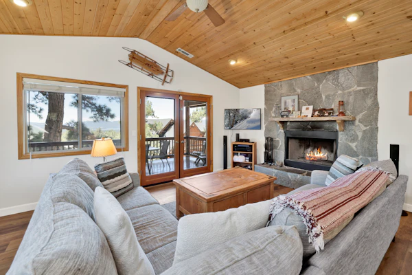 I Love View: 3BR/2BA Modern Cabin w/ Shuffleboard & Jetted Spa Tub